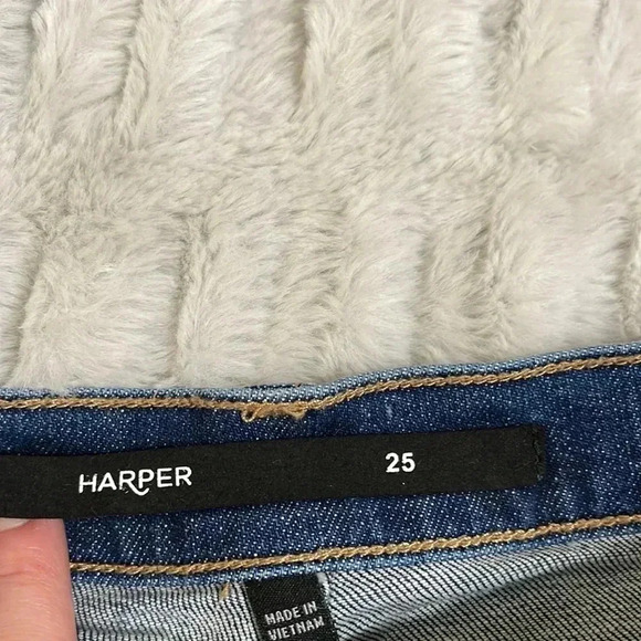 💛 Harper Raw Hem Distressed Shorts - Picture 2 of 5